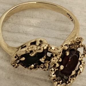 Elegant Gold and Red Women's Ring